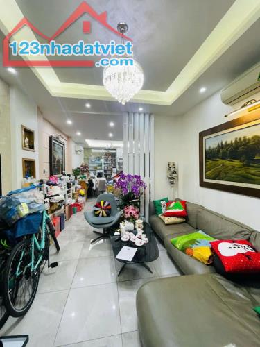 Phố Nguyễn Ngọc Nại 48 m2 x 4t MT 4.4 K/Doanh Ô Tô Vào Nhà 18.8 Tỷ Quận Thanh Xuân