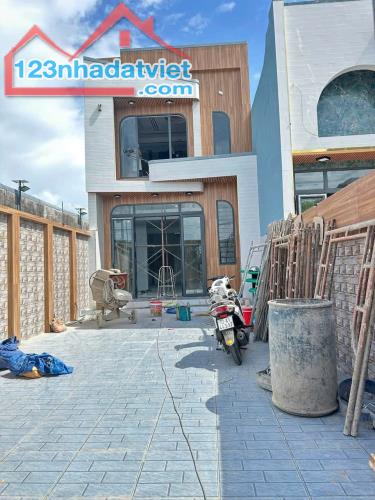 Bán nhà Thuộc phước bình phước tỉnh Long đất brvt Mặt đường nhựa 8M Giá Chỉ 2ty100