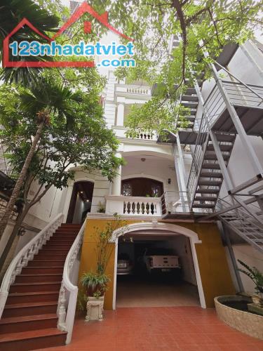 SIÊU PHẨM BIỆT THỰ - 10M HỒ TÂY - OTO 16 CHỖ TRONG NHÀ - DÒNG TIỀN ĐỈNH - 2