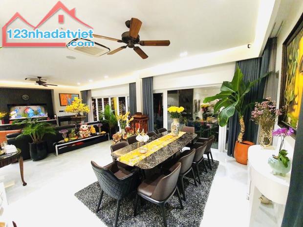 Bán Biệt Thự Đẹp View Sông Sài Gòn,Thảo Điền,Quận 2 DT:370m2 (Hầm 3 Tầng)-Giá 135 Tỷ TL - 1