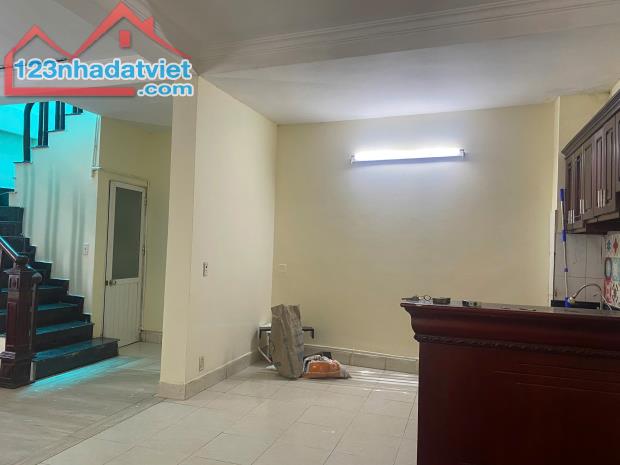 Cho thuê nhà ngõ 191 Minh Khai, 2 tầng x 50m2, 2 ngủ, 10 Triệu - ưu tiên hộ gia đình - 1