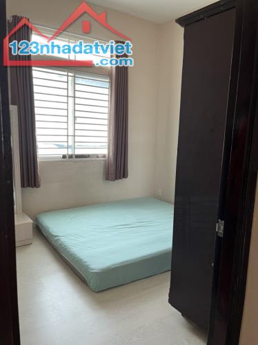 Bán chung cư 312 Lạc Long Quân 64m2, 2 phòng ngủ, giá 2.8 tỷ, sổ hồng