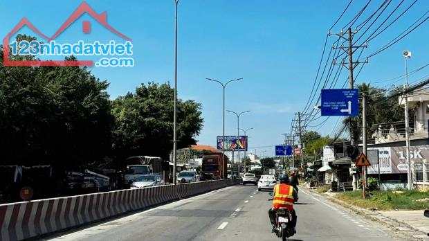 bán gấp 10mét ngang ngay kênh đông củ chi, sổ hồng riêng 450triệu đường nhựa 8mét