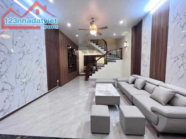 Bán Nhà Dân Xây Cầu Giấy, DT 70m2, Mặt Tiền 5m, Gần Phố, Kinh Doanh, Nhỉnh 12 Tỷ
