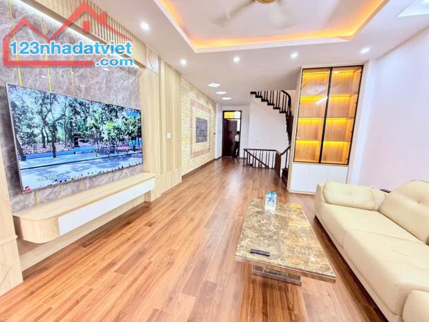 66m2 NHÀ DÂN XÂY 6 TẦNG, Ô TÔ VÀO NHÀ - MỚI KOONG - THOÁNG SÁNG TRƯỚC SAU - NGÕ KINH DOANH - 3
