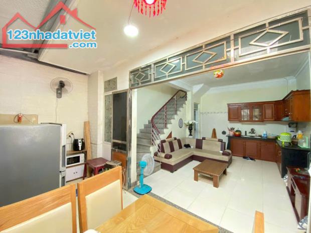 🔥🔥🔥Hàng cực hiếm chỉ 2,1 tỷ nhà 3 tầng 50m2 khu Hồ Đá Sở Dầu, Hồng Bàng Lh 0979087664 - 1