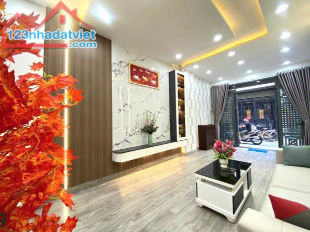 Bán nhà HXH - Giáp Tân Bình - 3 Tầng - Chỉ 5.99 tỷ - 2