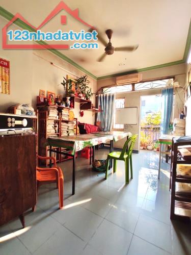 Mặt tiền Lý Thường Kiệt P.4 GV - 3 tầng 58m2 - Nở hậu chữ L - 3