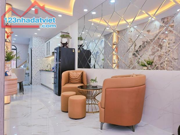 Mặt tiền Trần Bá Giao P.5 GV - 45m2 3PN - ngay vincom PVT - Nhỉnh 5 tỷ - 2