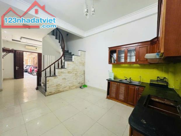 CC rao bán nhà Trần Quốc Hoàn cực đẹp DT: 40m, 3 tầng - 1