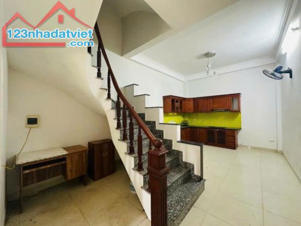 CC rao bán nhà Trần Quốc Hoàn cực đẹp DT: 40m, 3 tầng - 2