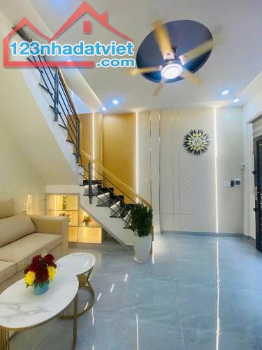 --Bán đất phường 9, HXH đường Âu Cơ quận Tân Bình; 39m2 - nhỉnh 6 tỷ