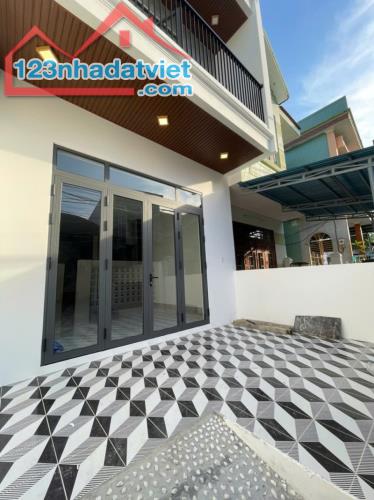 ♣ Kiệt Ô tô Cách Mạng Tháng 8, 120m2, 2 tầng, 4Pn, sân Ô tô, 3.x tỷ
