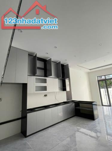 ♣ Kiệt Ô tô Cách Mạng Tháng 8, 120m2, 2 tầng, 4Pn, sân Ô tô, 3.x tỷ - 4