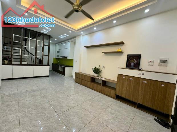 Cho thuê lâu dài nhà 5 tầng, nhà mới,nội thất mới ,oto đỗ cửa ngõ 462 Ngọc Thuỵ, Long Biên