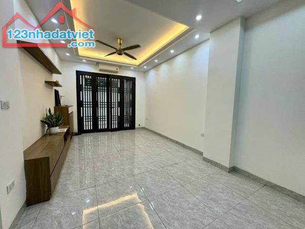 Cho thuê lâu dài nhà 5 tầng, nhà mới,nội thất mới ,oto đỗ cửa ngõ 462 Ngọc Thuỵ, Long Biên - 1