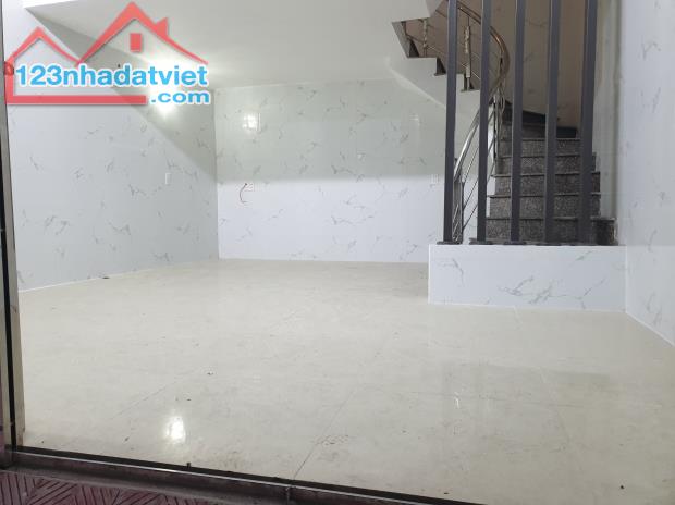 BÁN NHÀ 1.35 TỶ 3 TẦNG 30M2 NGÕ CỰC NGẮN ĐƯỜNG BẾN NGỰ