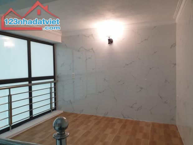 BÁN NHÀ 1.35 TỶ 3 TẦNG 30M2 NGÕ CỰC NGẮN ĐƯỜNG BẾN NGỰ - 1