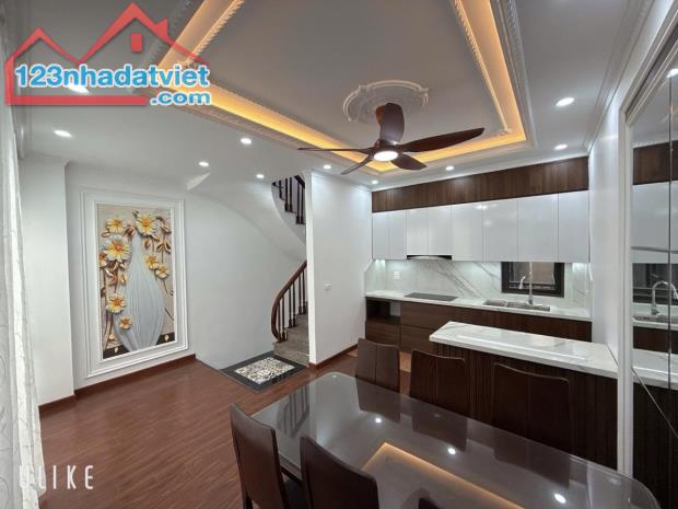 Nhà Mới Phố Cầu Giấy Tặng Lại Nội Thất Ngõ ÔTÔ DT34m2+6T Giá8.4Tỷ - 2