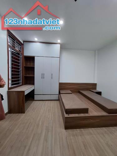 45m 5 tầng 6 ngủ khép kín full nội thất 
nhà cạnh trường cấp 3 lê lợi bà triệu hà đông