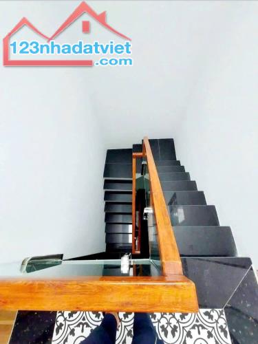 Bán nhà Vũ Chí Thắng, Nghĩa Xá, Lê Chân, Hải Phòng. 3 tầng, 41m2, 2,55 tỷ. Ngang 3,85m, t2 - 2