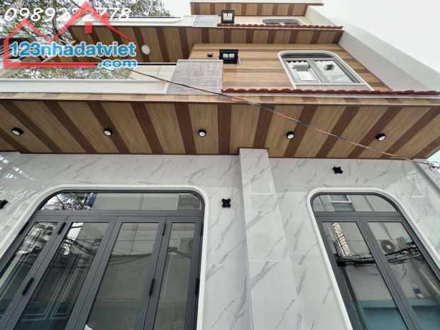 MẶT TIỀN thụt TRẦN QUANG KHẢI- ĐẸP 3 TẦNG - TẶNG NỘI THẤT CƠ BẢN - Ô TÔ TỚI CỬA.
