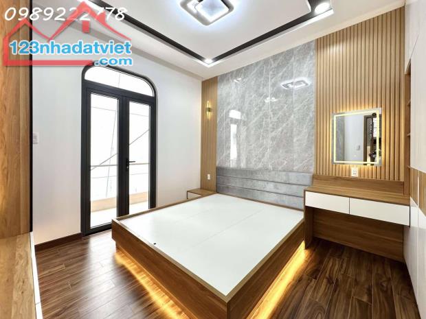 MẶT TIỀN thụt TRẦN QUANG KHẢI- ĐẸP 3 TẦNG - TẶNG NỘI THẤT CƠ BẢN - Ô TÔ TỚI CỬA. - 3