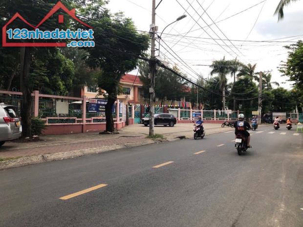 MẶT TIỀN HỒ BÁ PHẤN - 210m2 - 17.5 TỈ