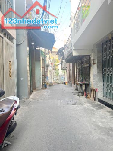 Nhà 2 tầng hẻm thông đường Phạm Văn Chí P4Q6 - 2