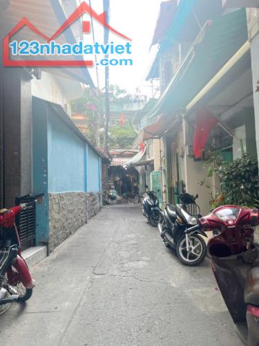 Nhà 2 tầng hẻm thông đường Phạm Văn Chí P4Q6 - 3