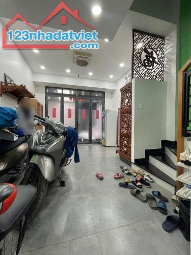 ✅ {NHÀ NGỘP QUẬN 5}-Hẻm 4m thông tứ phía,Gần MT Nguyễn Trãi  4Tầng 5PN Vào Ở Liền.