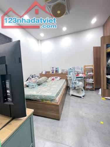 ✅ {NHÀ NGỘP QUẬN 5}-Hẻm 4m thông tứ phía,Gần MT Nguyễn Trãi  4Tầng 5PN Vào Ở Liền. - 4
