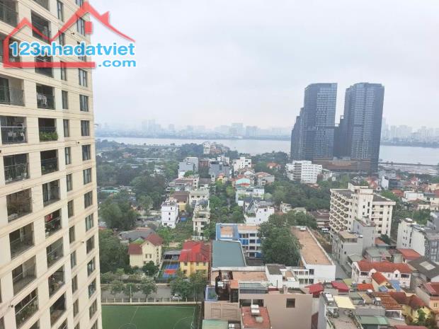 Bán căn hộ diện tích 137m2 - toà D