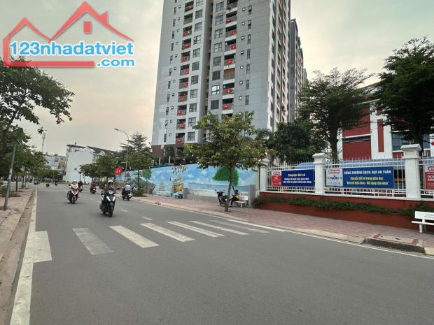 SỐC QUÁ chỉ 23.5 tỷ có nhà 4 lầu đẹp ngang 9.7m 175m2 HXT Nguyễn Oanh gần khu OSIMI. - 2