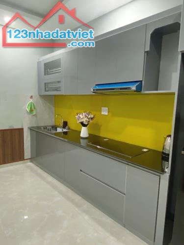 🌴Ngay trường đại học Makerting, Sát mặt tiền Lã Xuân Oai, Nhà 2 tầng mới- 75mv, Hẻm xe h - 2
