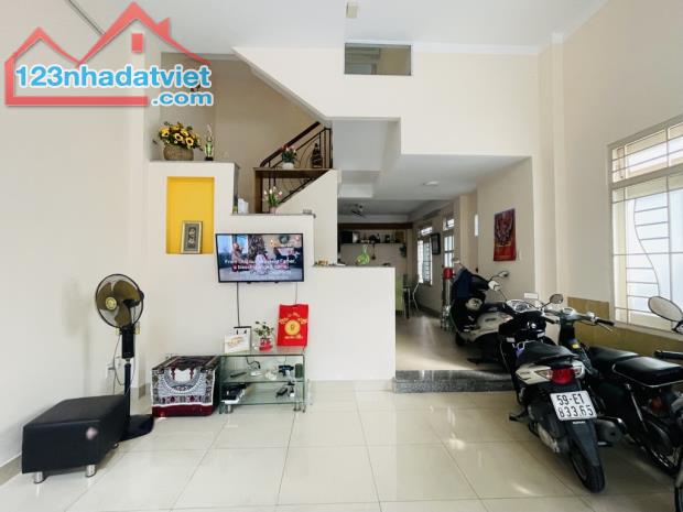 NHÀ SÁT MẶT TIỀN LÊ VĂN SỸ GIÁP QUẬN 3, HẺM THẲNG 61M2, 5 TẦNG NGANG 5.1M, 4PN,NHỈNH 10 TỶ - 1
