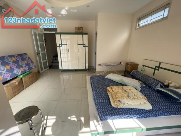 NHÀ SÁT MẶT TIỀN LÊ VĂN SỸ GIÁP QUẬN 3, HẺM THẲNG 61M2, 5 TẦNG NGANG 5.1M, 4PN,NHỈNH 10 TỶ - 4