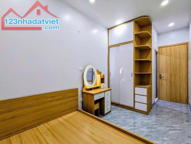 Chưa đến 5 tỷ, nhà 5 tầng Cát Linh, 22m, 50m ra phố, ngõ phân lô - 1