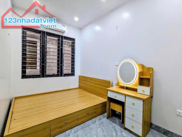 Chưa đến 5 tỷ, nhà 5 tầng Cát Linh, 22m, 50m ra phố, ngõ phân lô - 2