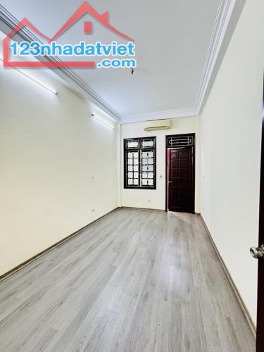 🌹HƠN 8 Tỷ - EM MẶT PHỐ-  NHÀ 6 TẦNG THANG MÁY - PHỐ HÀO NAM ĐỐNG ĐA - CÁCH MẶT PHỐ CHỈ - 3