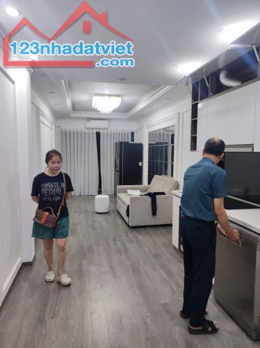 Bán nhà phố Phương Mai, Đống Đa, gần hồ, gần ô tô, thang máy 6 tầng 44m2 giá 9.8 tỷ