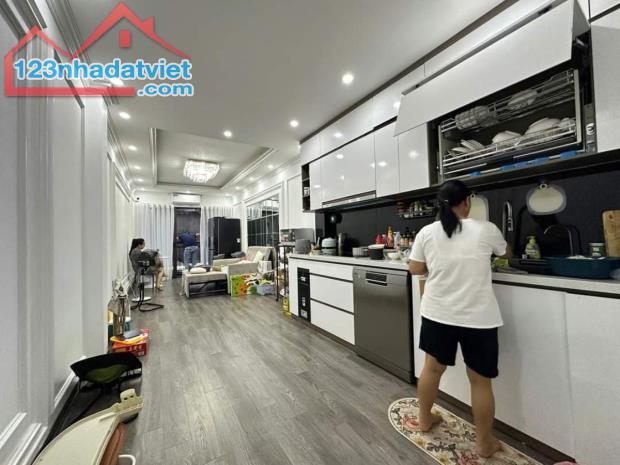 Bán nhà phố Phương Mai, Đống Đa, gần hồ, gần ô tô, thang máy 6 tầng 44m2 giá 9.8 tỷ - 2
