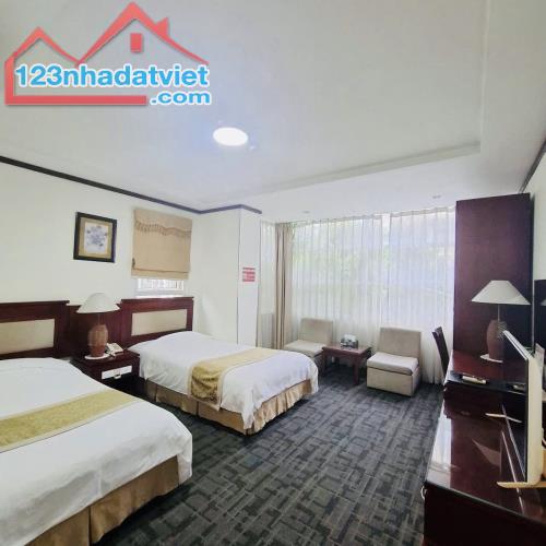 21 Tỷ- Nhà 10 Tầng- Lô Góc- 3 Ô Tô Tránh- Kinh Doanh Sầm Uất- Phố Phương Mai- Đống Đa