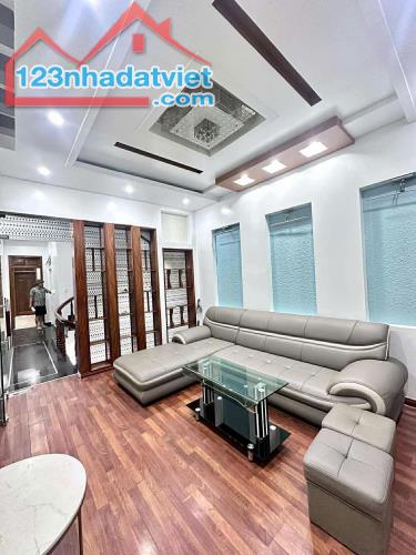 Cho thuê nhà nguyên căn lô 22 Lê Hồng Phong có 5 phòng khép kín . Chuyên gia , Văn Phòng ,