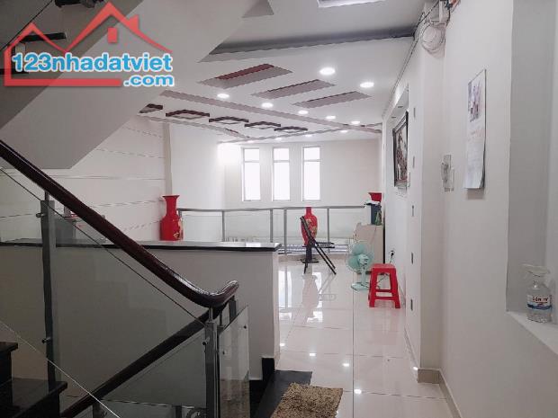 BÁN NHÀ HẺM 551 PHẠM VĂN CHÍ QUẬN 6 - 117M2 - 1