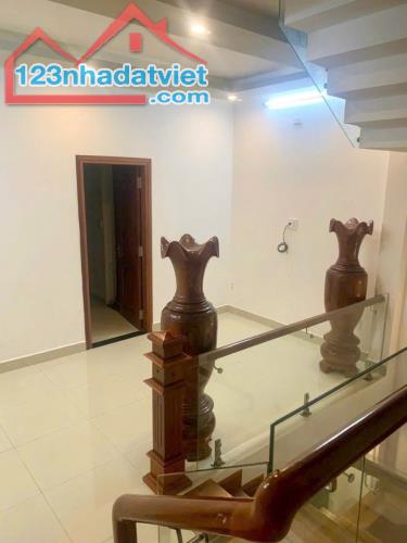 Bán nhà 3 tầng đường Nghiêm Xuân Yêm, nhà mới đẹp, đường lớn trục chính khu Nam Việt Á - 1