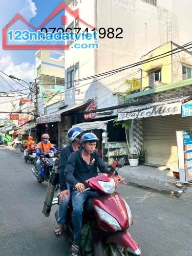 KHU VÍP NHA, NHÀ MẶT TIỀN ĐƯỜNG XÓM CHIẾU - XE HƠI ĐẬU CỬA- GẦN CHỢ GẦN TRƯỜNG- GIAO - 2