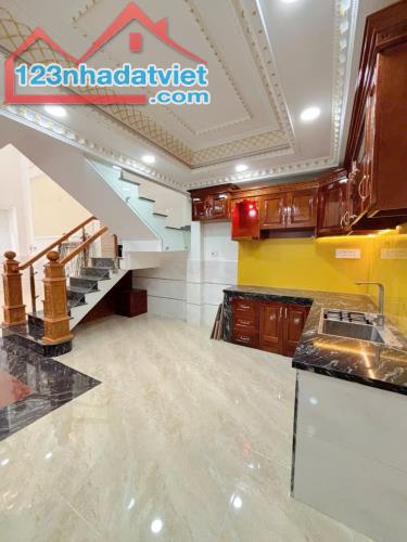 Bình Tân giáp Tân Phú, nhà xây kiên cố, 5 tầng, 4 x 15 giá 6 tỷ 700, hẻm xe hơi - 4