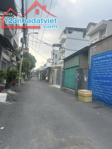 Bán nhà Bình Tân, giáp Tân Phú, 4x17, 3 tầng, hẻm 8m, 5.X Tỷ - 1
