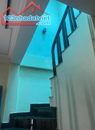 Cho thuê nhà Ngõ Quỳnh 2.5  tầng x 50m2, 2 ngủ làm VP, C.ty, Spa, Lớp học, ở gđ, 10tr - 4